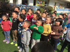 撫琴大地雙語幼兒園萌寶送祝福 媽媽接”